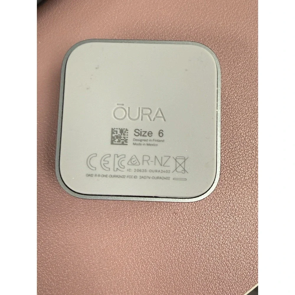 Oura Ring 4 Gold Size 6 Smart Ring w Charger Worn Once
